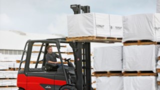 e_truck-stacking-manufacturing-3693_570 e_truck-stacking-manufacturing-3693_570