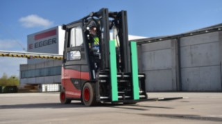 E-Stapler von Linde im Einsatz bei Egger E-Stapler von Linde im Einsatz bei Egger